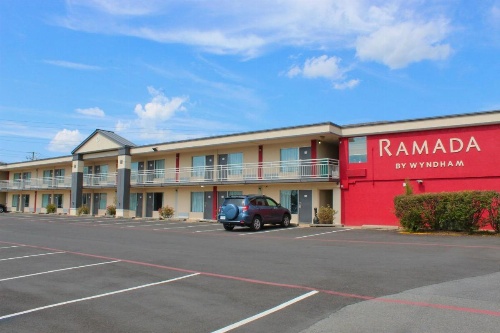 Ramada by Wyndham Harrisonburg image 5
